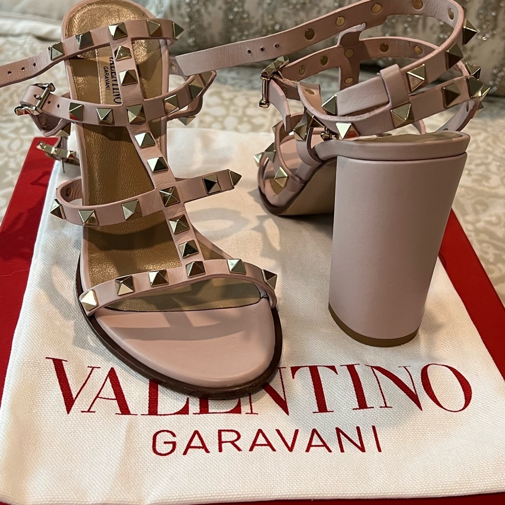 SOLD: Valentino Garavani
Rockstud leather sandal